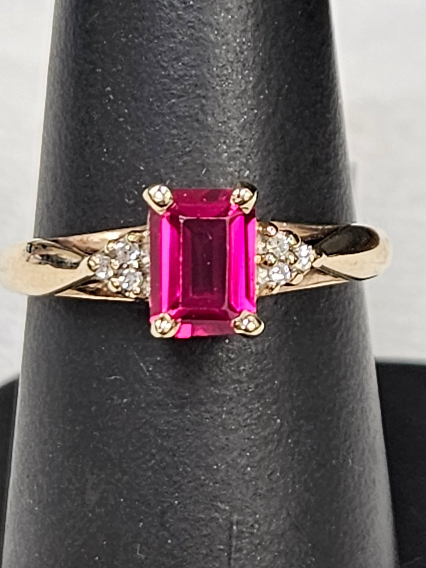 EM Ruby & Dia Rg 1ct CTN .03cttw DIA 10KYG