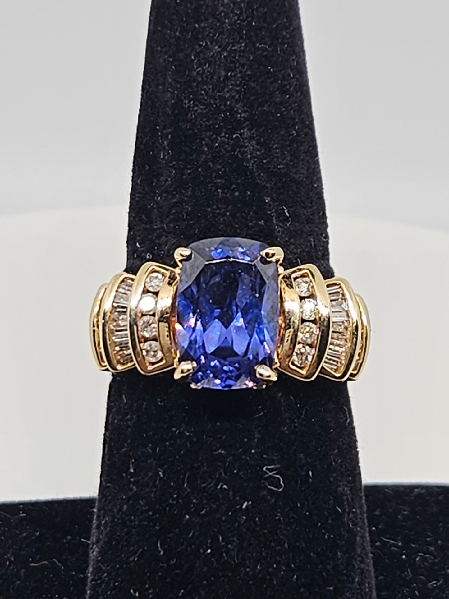 7ct Tanzanite/ Diamond .50cttw DIA 14KRG 6.5g Sz8.5