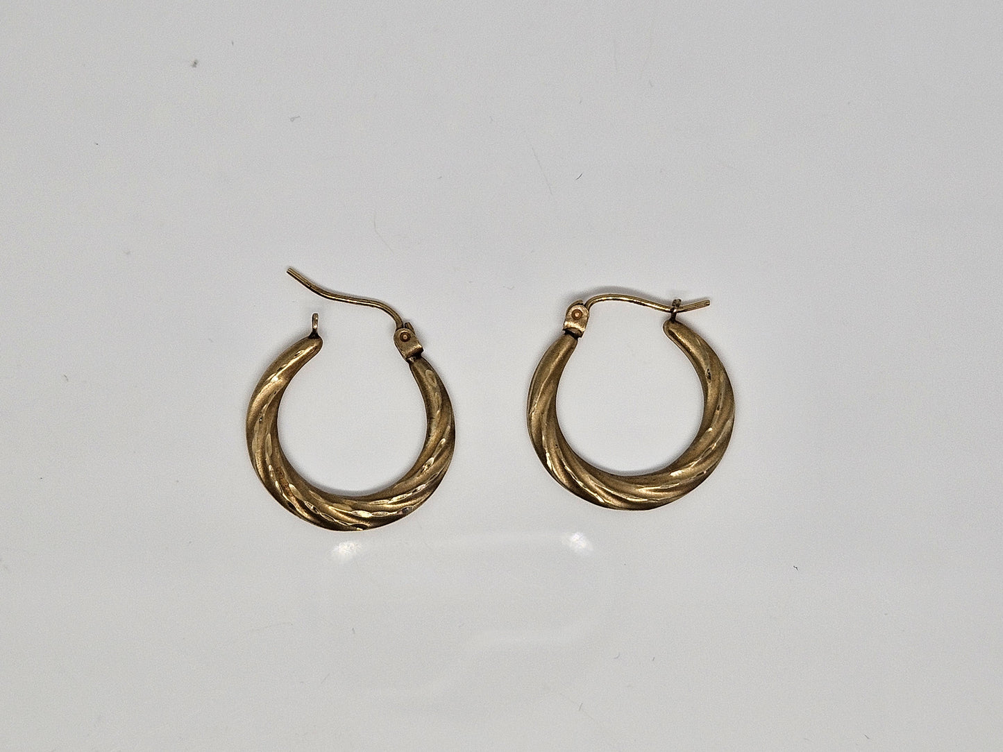 14KT HOOPS BRUSHED FINISH YG SNAP BACK SWIRL DESIGN