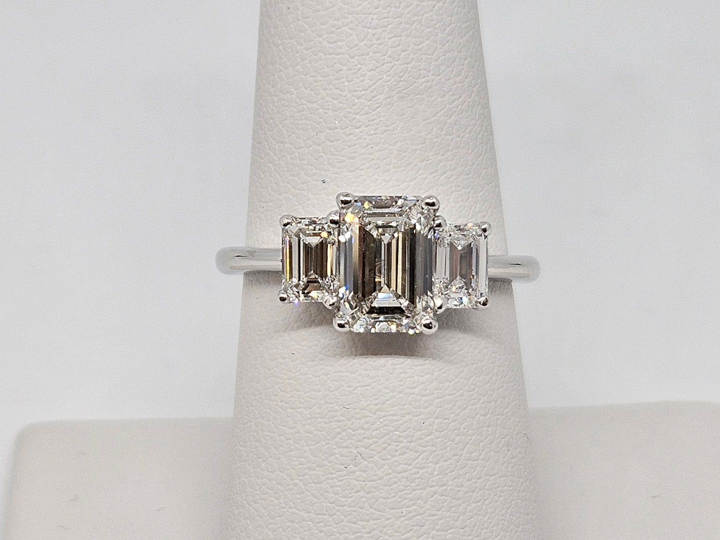 3 Em DIA 14kWG RG 2.5cttw 1.65ct Ctr G/VVS2