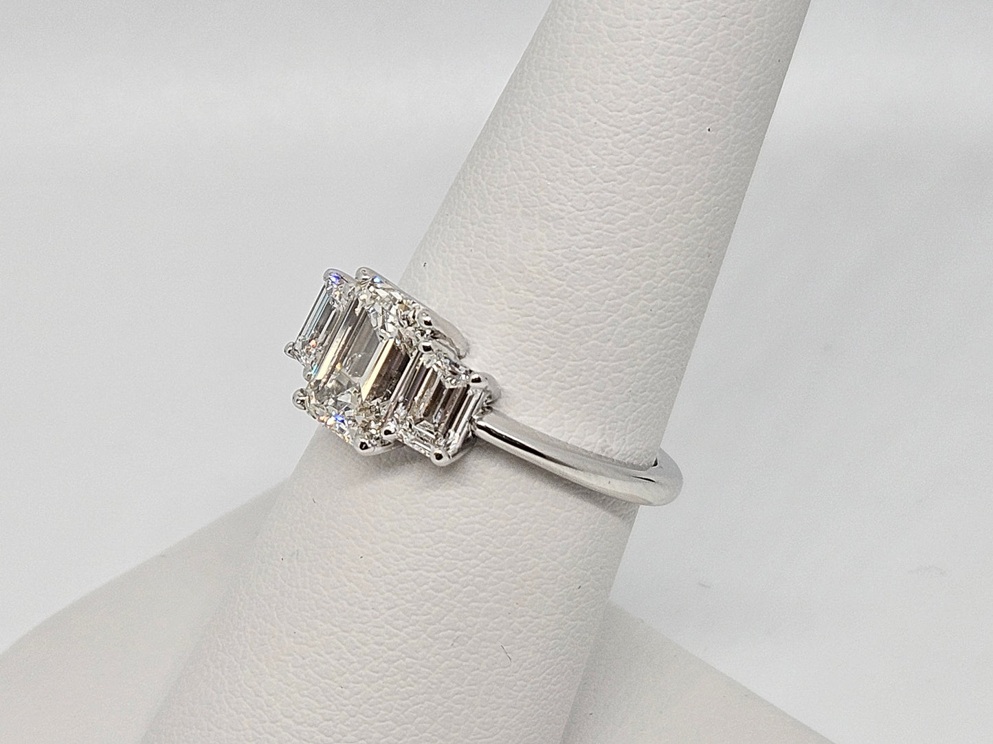 3 Em DIA 14kWG RG 2.5cttw 1.65ct Ctr G/VVS2