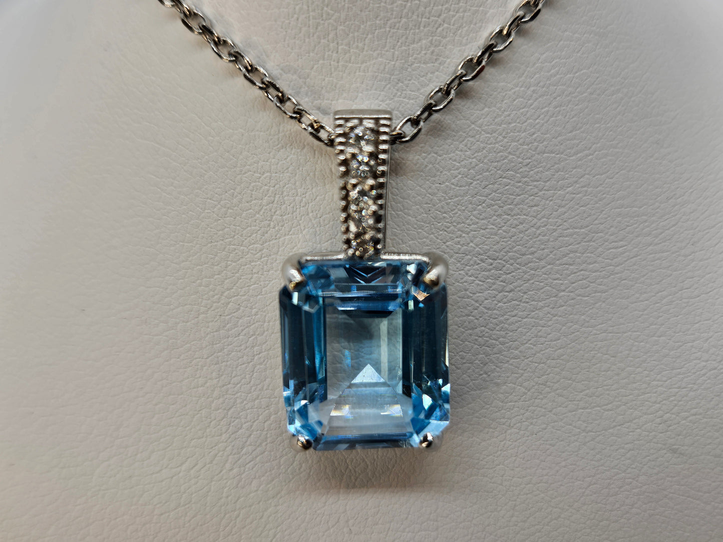 AQUA/DIA PENDANT 14KTWG .08CT DIA