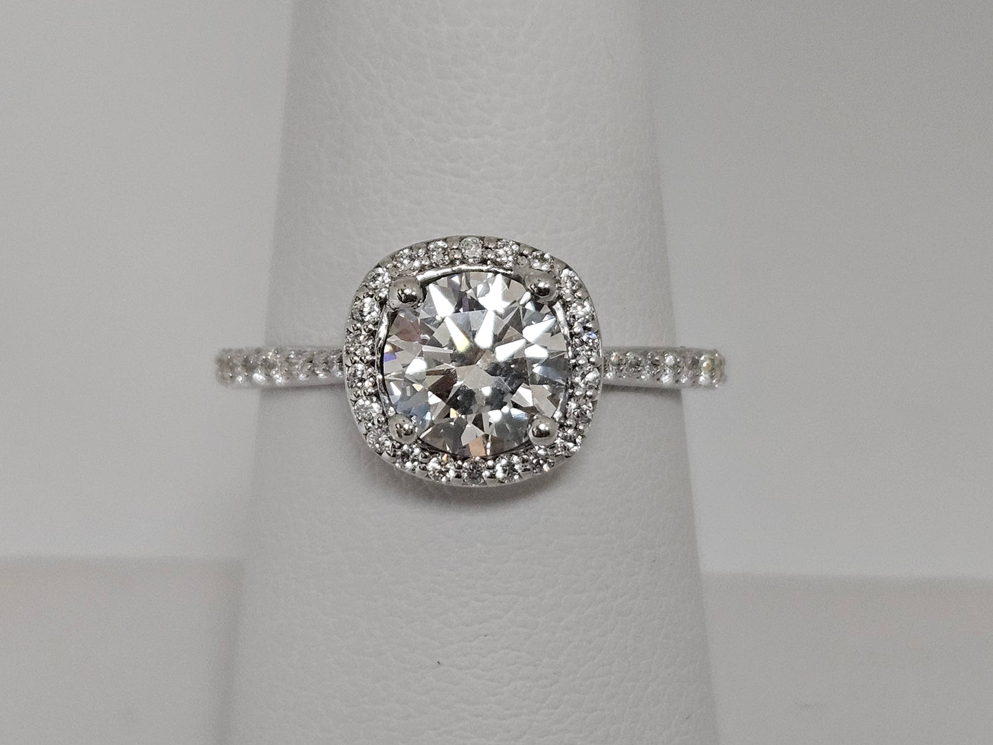 RD Halo DIA Ring 1.27ct E/VVS2 Ctr 1.57CTTW 14KWG