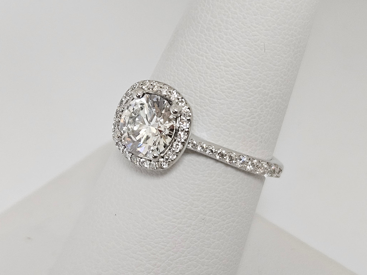 RD Halo DIA Ring 1.27ct E/VVS2 Ctr 1.57CTTW 14KWG