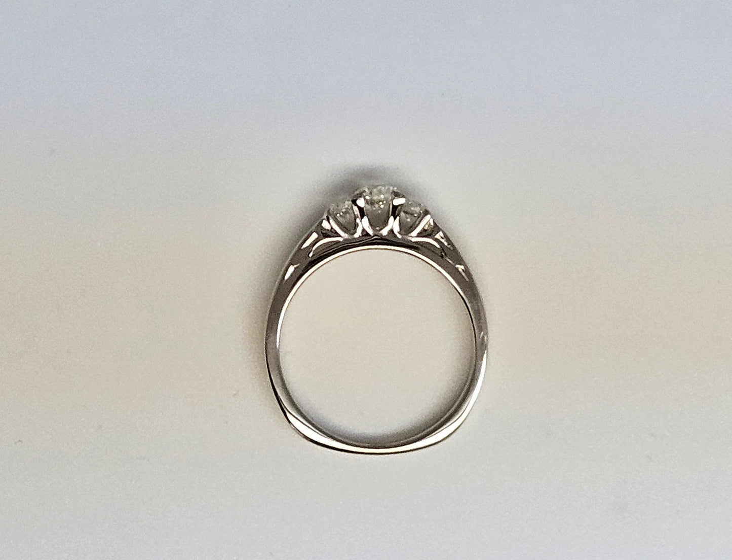 3-Dia Ring 0.5cttw Nat G/VS 18KWG