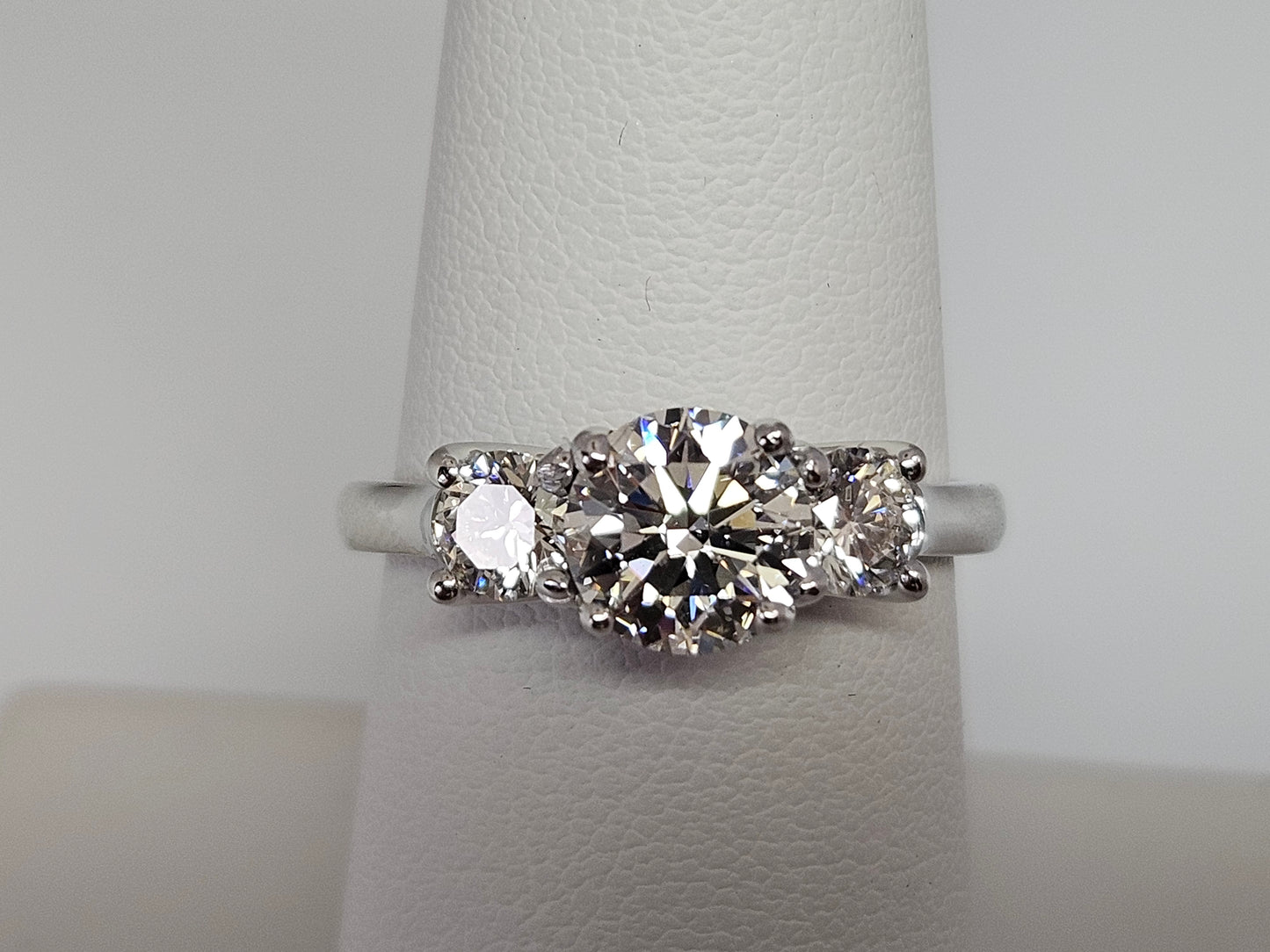 3 Rd DIA Ring 1.75cttw 1.15CT CTR 14kwg IGI E/VS1