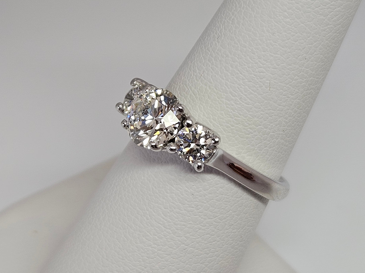 3 Rd DIA Ring 1.75cttw 1.15CT CTR 14kwg IGI E/VS1