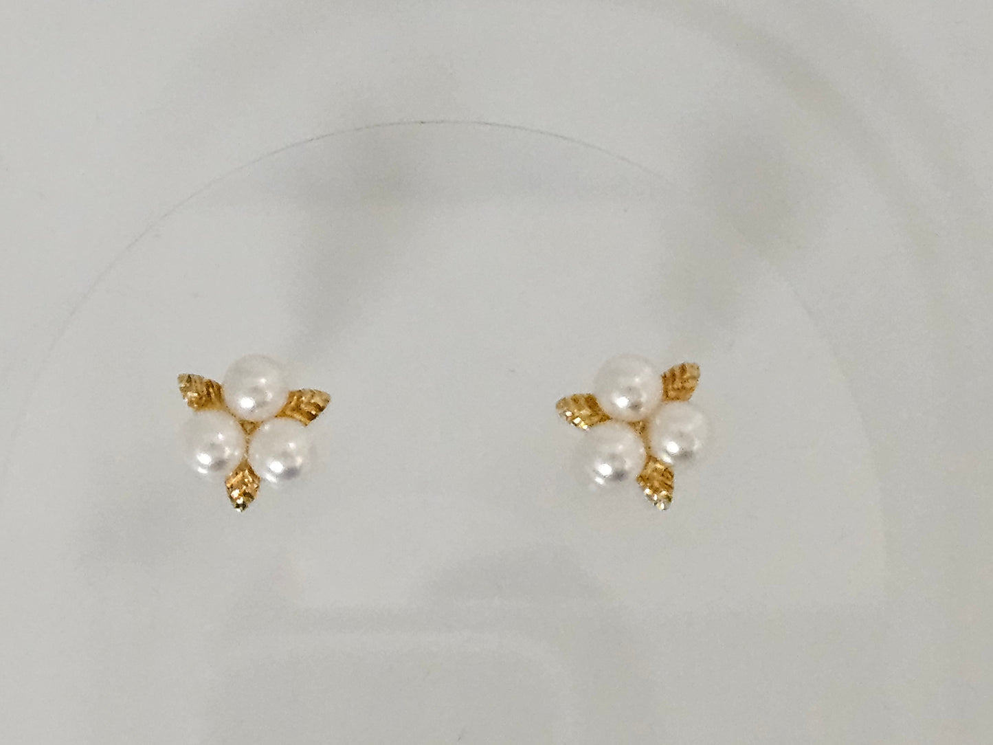 3 PEARL CLUSTER LEAF EAR 14KYG 5MM POST
