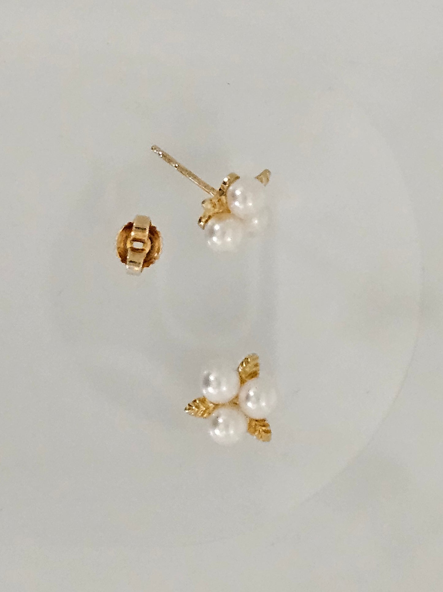 3 PEARL CLUSTER LEAF EAR 14KYG 5MM POST
