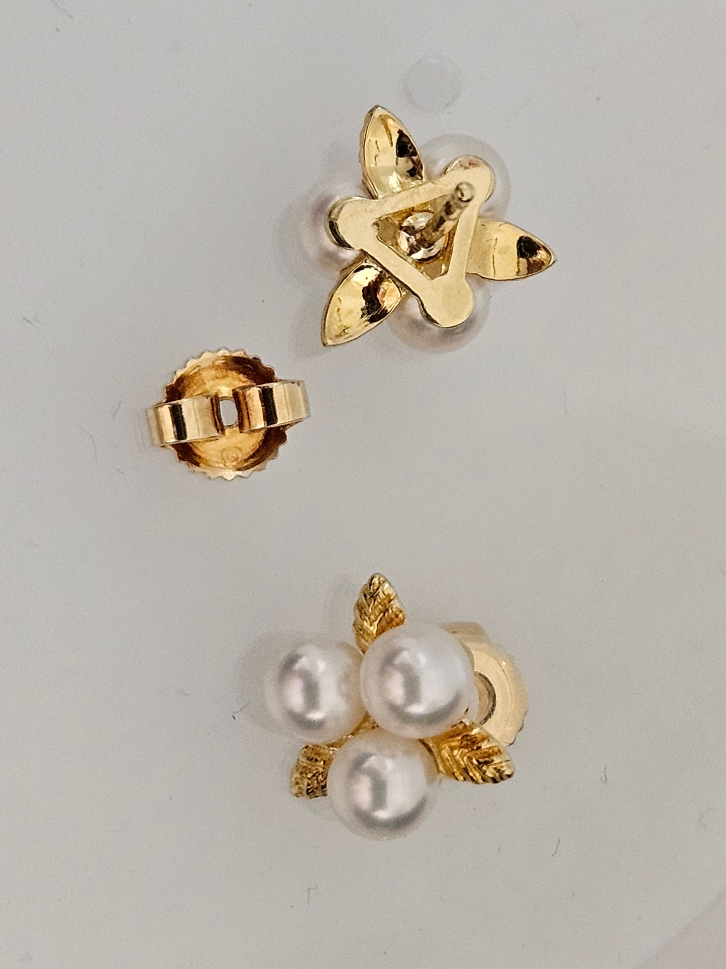 3 PEARL CLUSTER LEAF EAR 14KYG 5MM POST