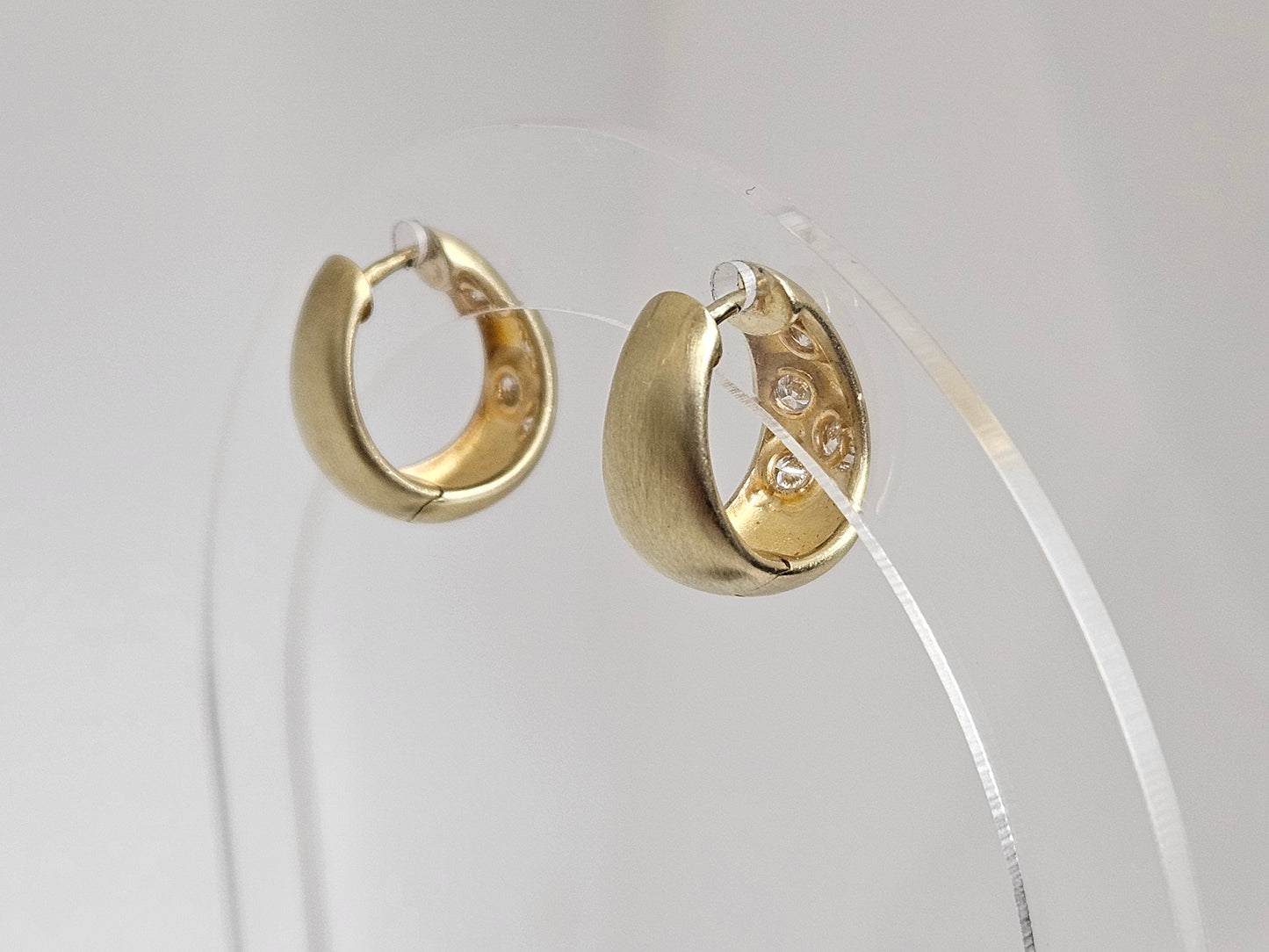 DIA HUGGIES .56CTTW I/VS 14KWG 5GR