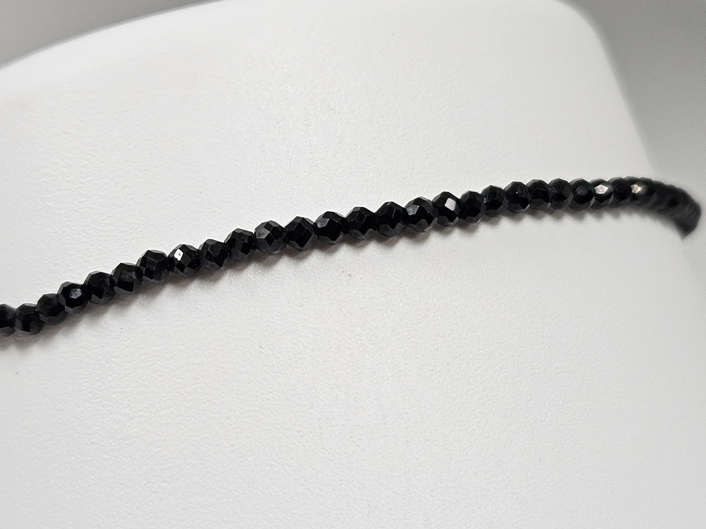 BLACK SPINEL 2MM BEAD BRAC SS