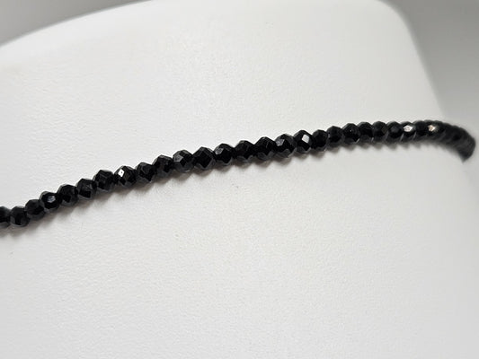 BLACK SPINEL 2MM BEAD BRAC SS
