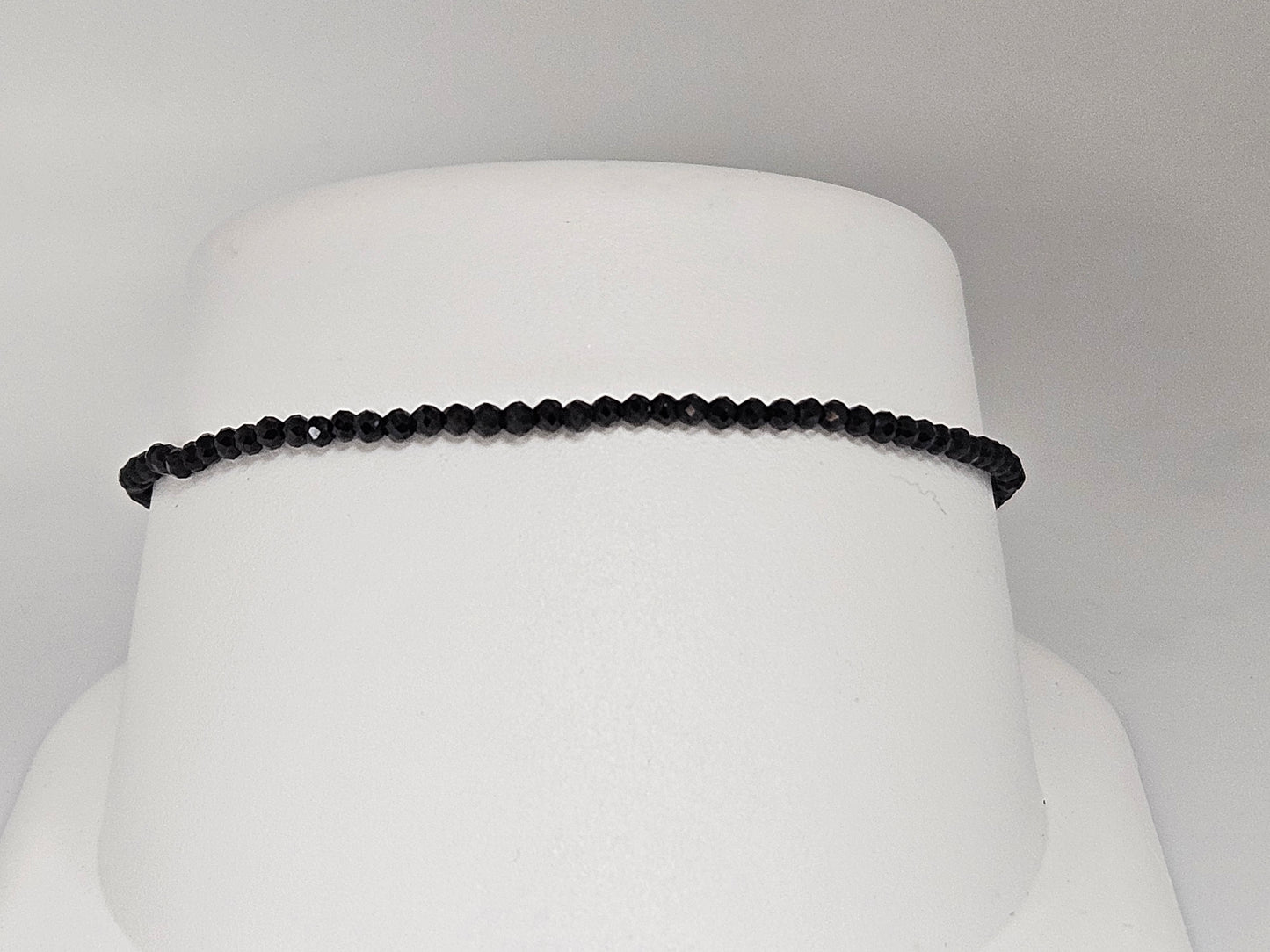 BLACK SPINEL 2MM BEAD BRAC SS