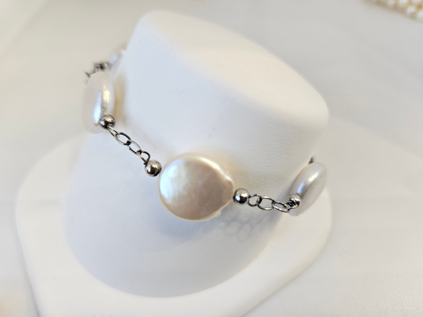 SS White Coin Pearl BRAC (SSI: 66365)