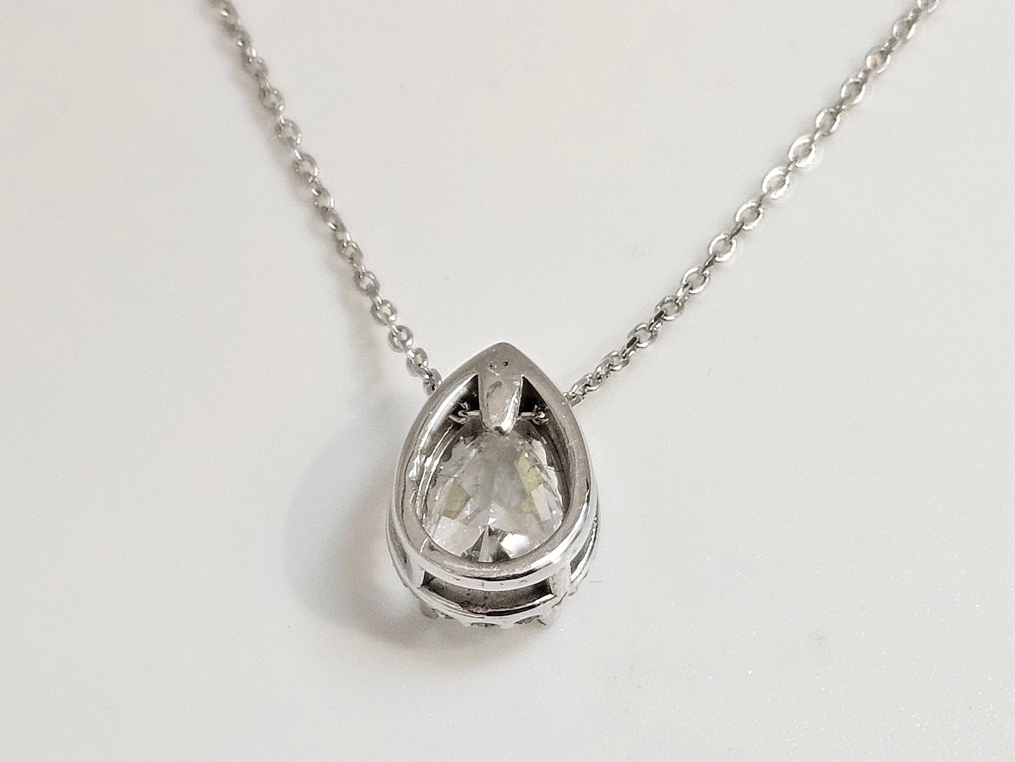 Pear Dia Nec 1.33cttw 1.01ct CTR Halo W/CHA IGI G/VVS2 14KWG 2.6G