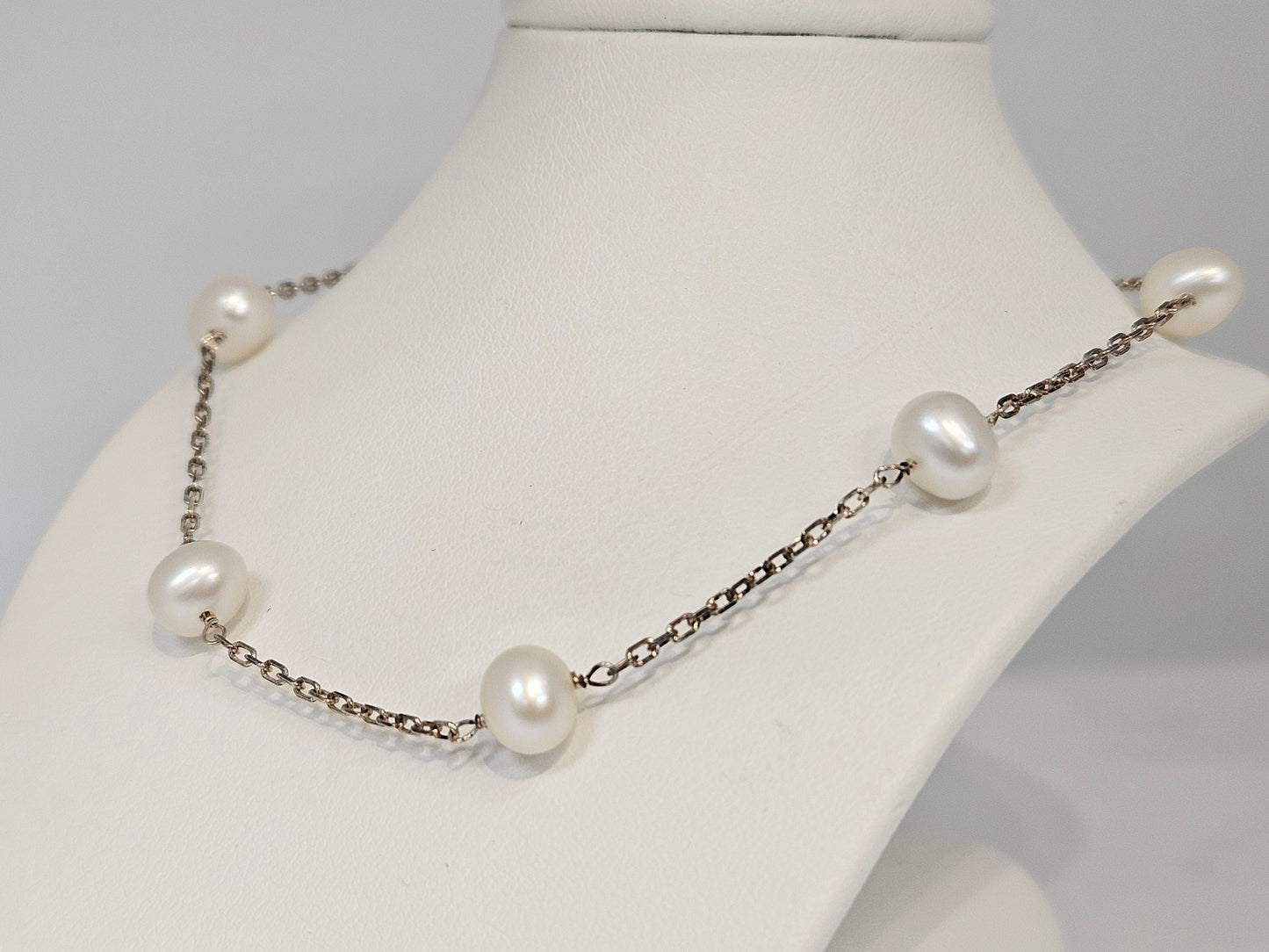 SS 18" NAT. PEARL STATION NECKLACE