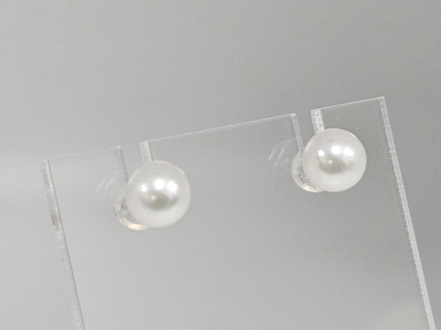 7-8MM White Cultured FW Pearl Stud 10kwg
