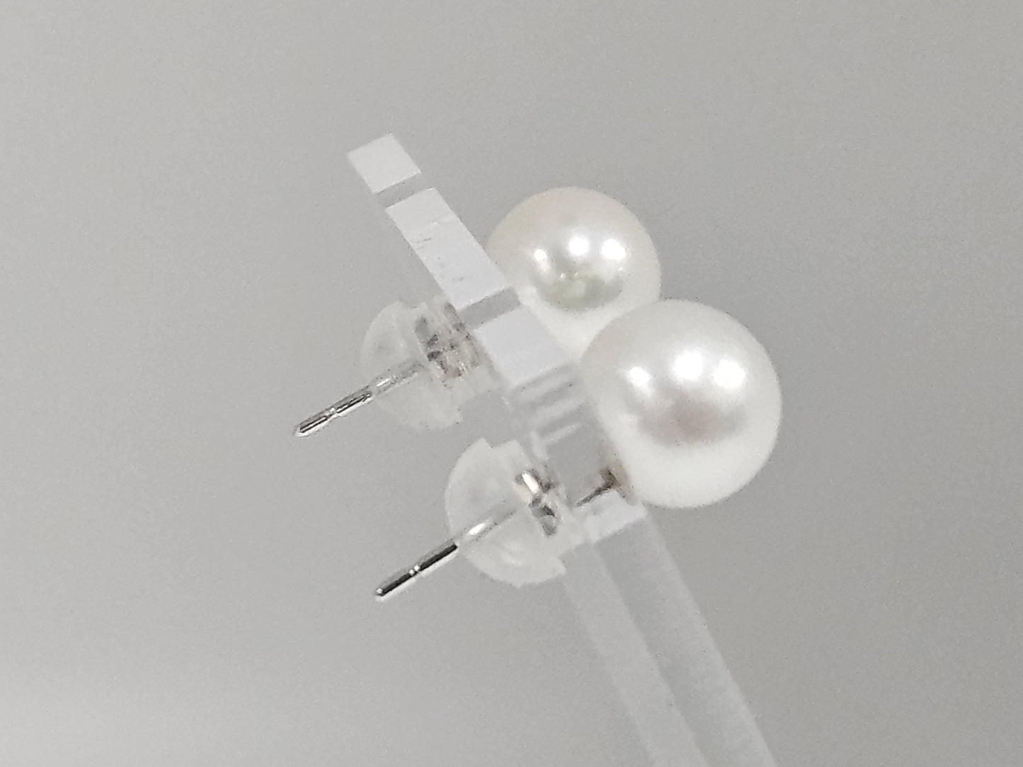 7-8MM White Cultured FW Pearl Stud 10kwg