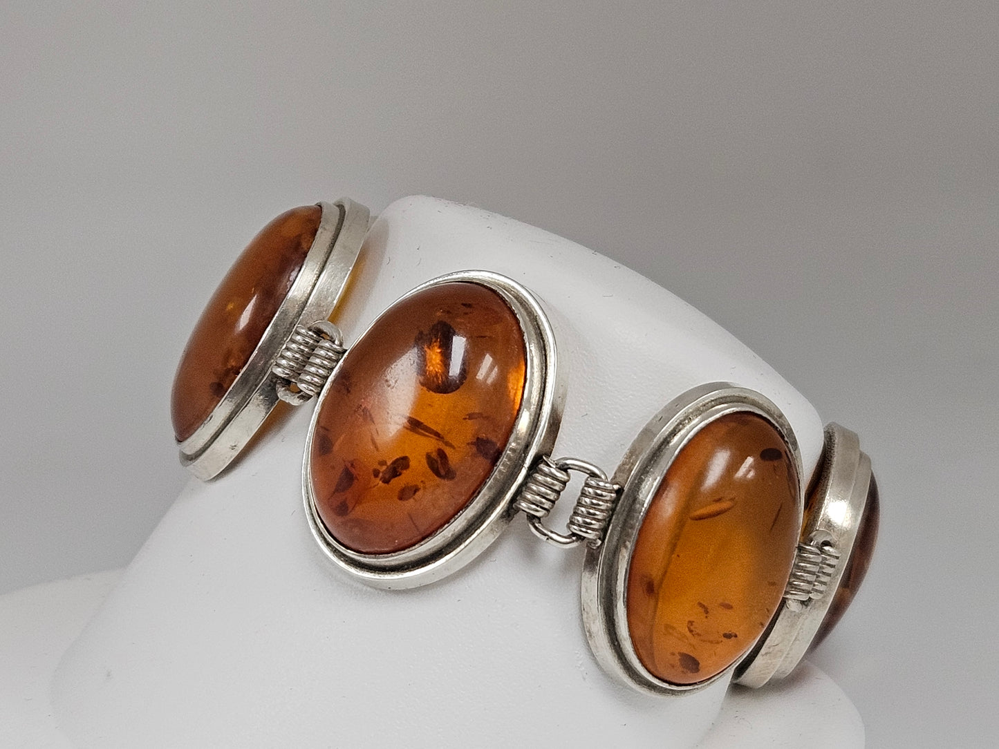 SS AMBER LARGE CAB BRAC