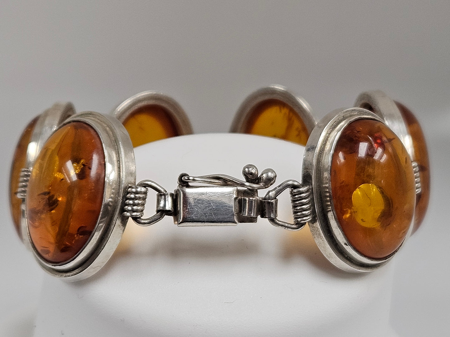 SS AMBER LARGE CAB BRAC