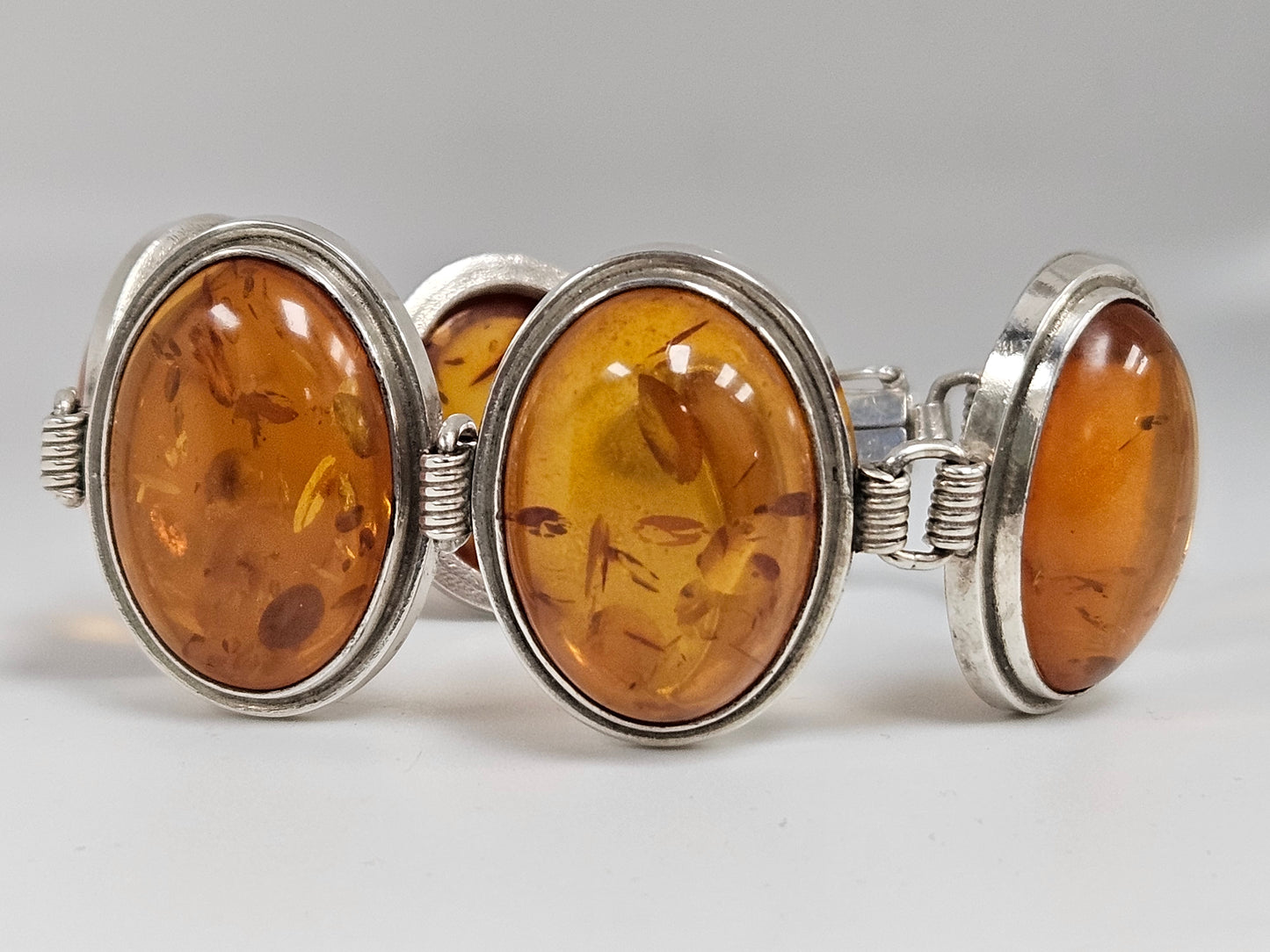 SS AMBER LARGE CAB BRAC