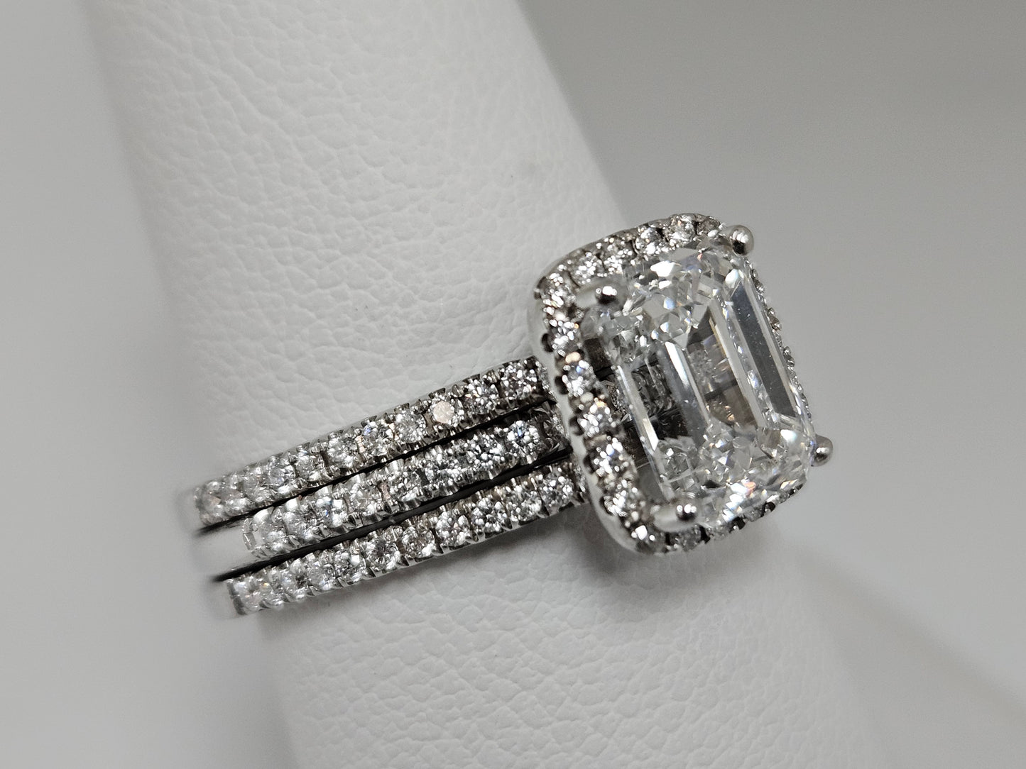 2.25CT PLATFORM 14K WG 1.74CTCTR IGI-F/VVS2 (set)