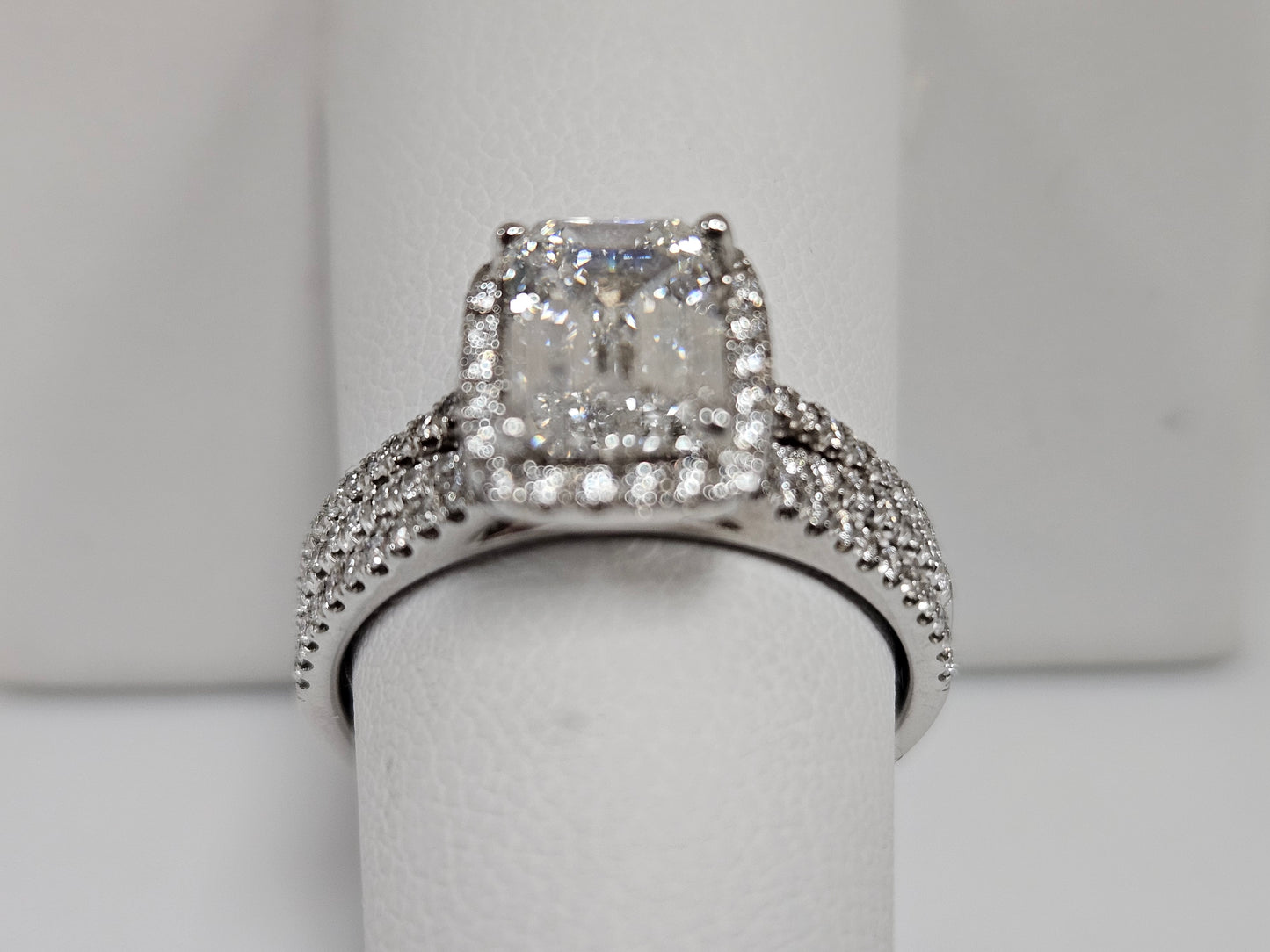 2.25CT PLATFORM 14K WG 1.74CTCTR IGI-F/VVS2 (set)