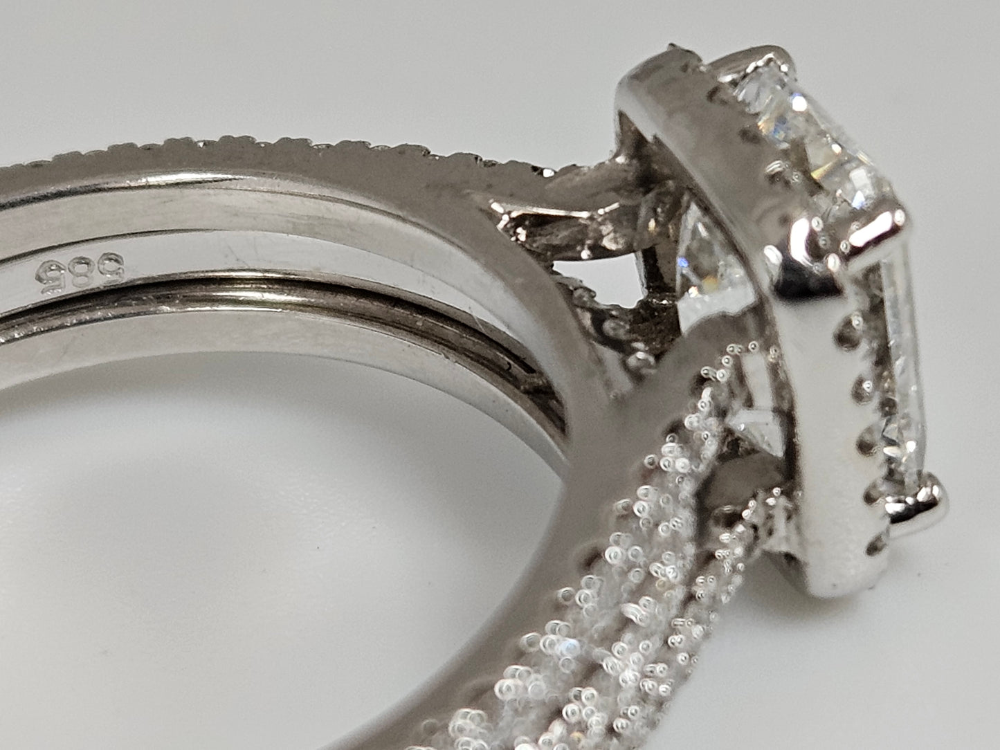2.25CT PLATFORM 14K WG 1.74CTCTR IGI-F/VVS2 (set)