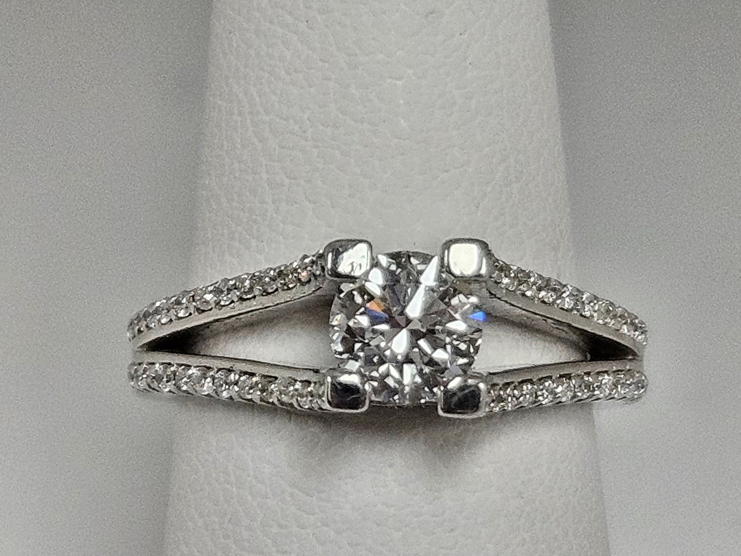 Split shank Cathedral Rg 1cttw, .71ct CTR D/VS2 14KWG EGL Natural