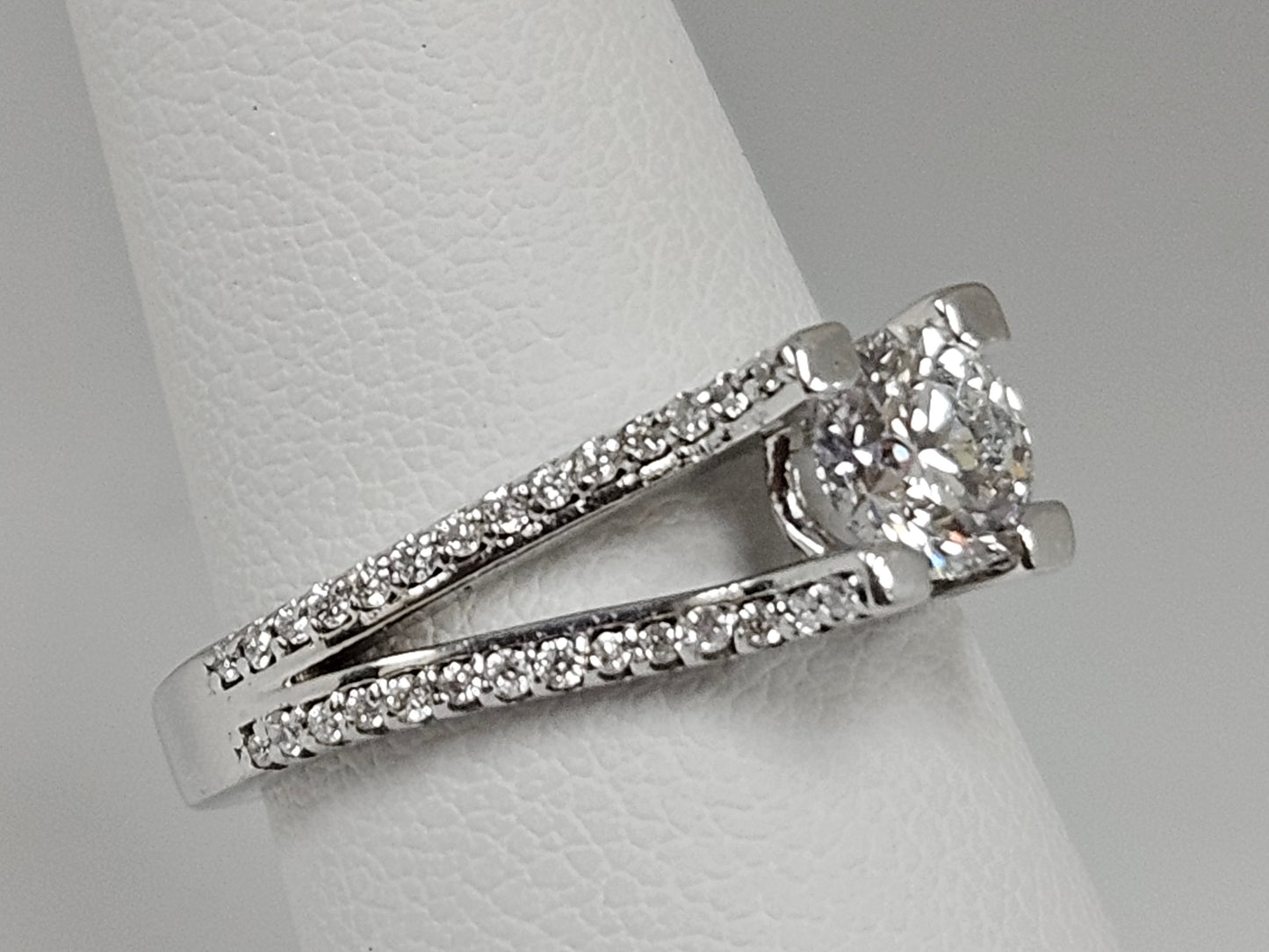 Split shank Cathedral Rg 1cttw, .71ct CTR D/VS2 14KWG EGL Natural