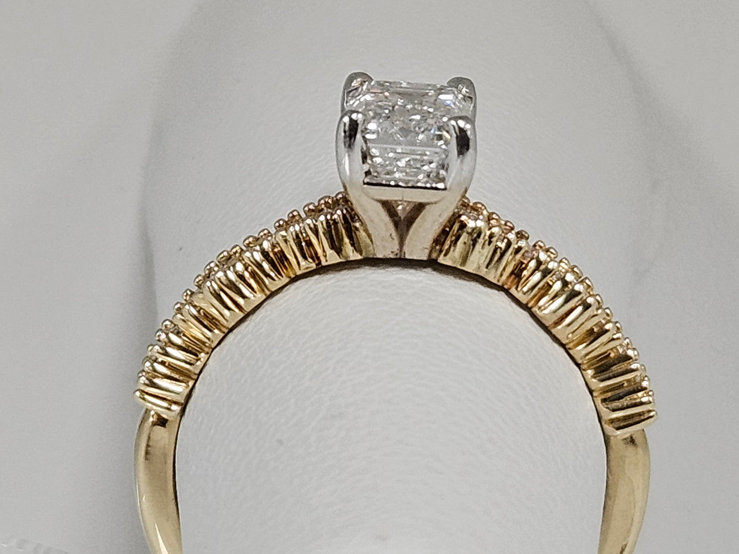Modern Em Cut/ Bagg Eng-Rg 14KYG 1.01ct E/VS1 1.25cttw