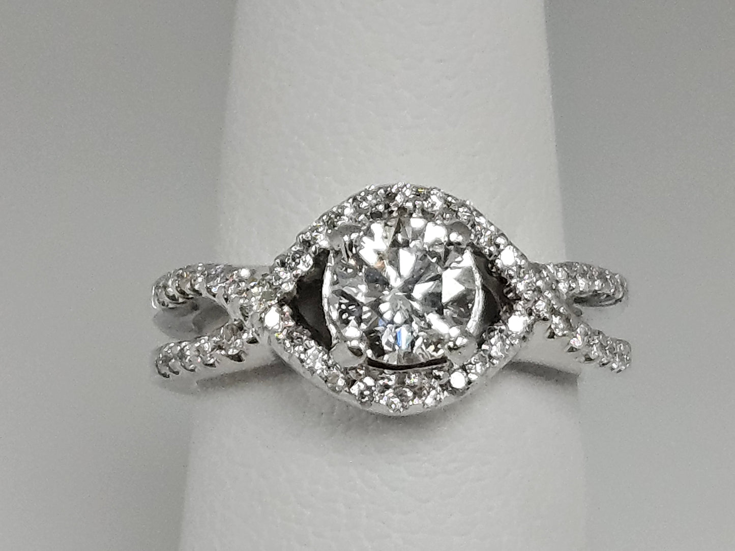 Infinity Style Eng Rg 0.60ct Ctr 14KWG 0.85cttw