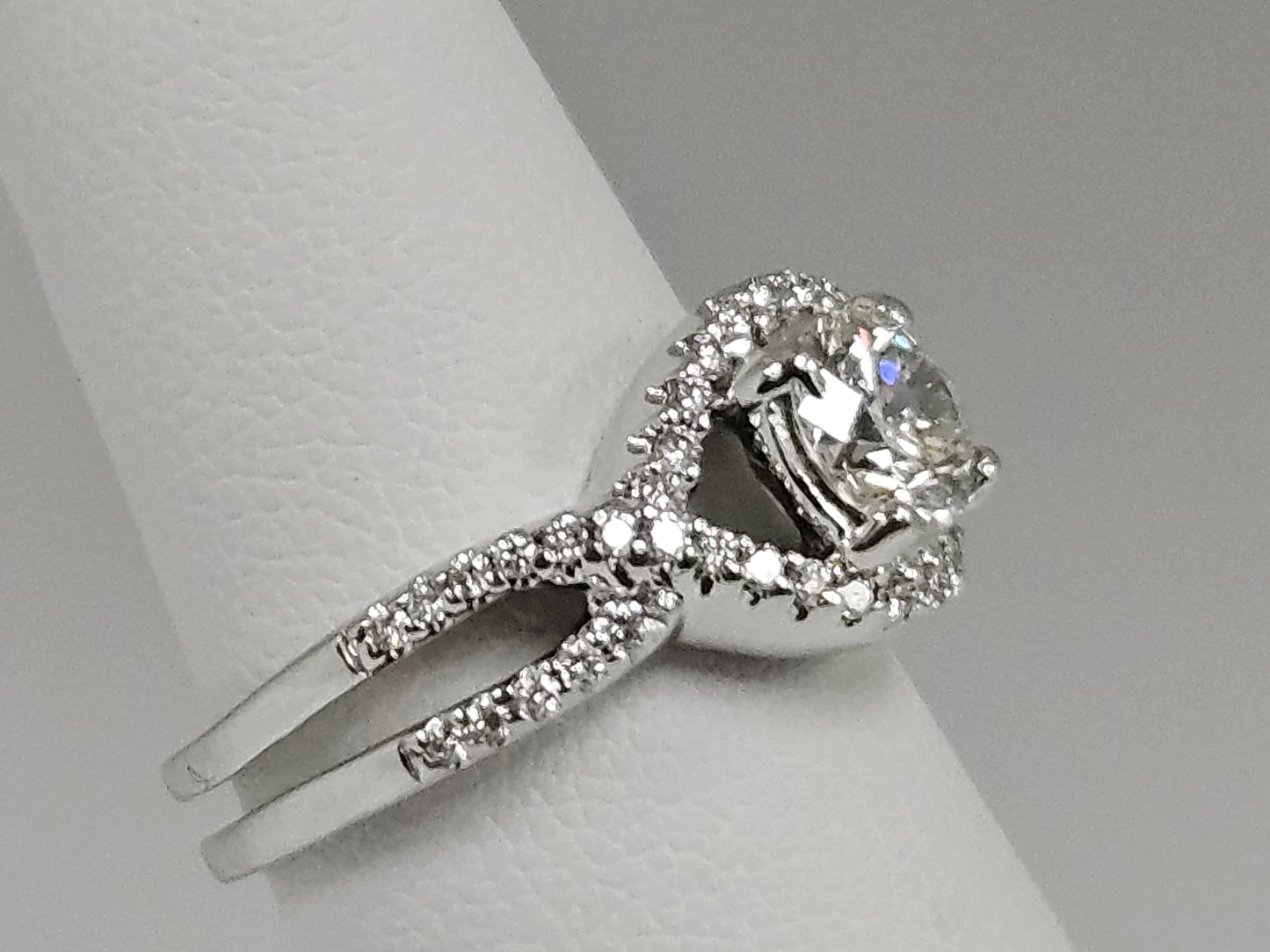 Infinity Style Eng Rg 0.60ct Ctr 14KWG 0.85cttw
