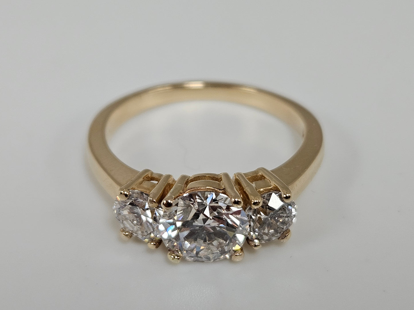 3Stn DIA 2.60TW 1.55ct Ctr IGI F/VS1 14KYG