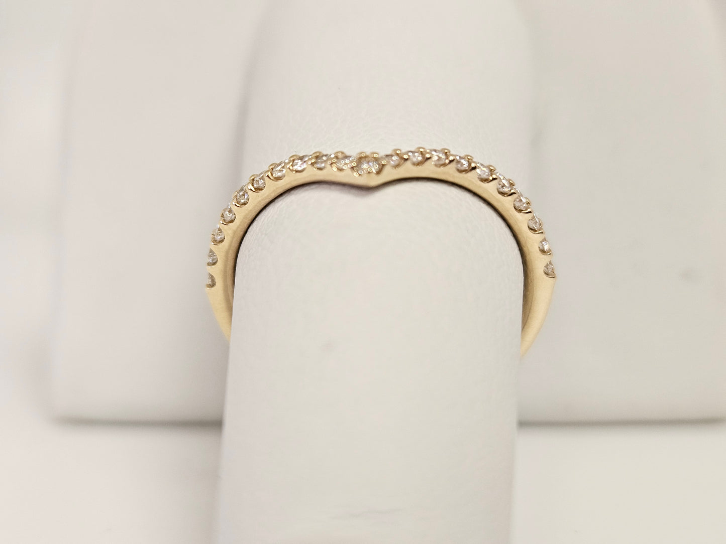 V shaped Dia Band .24cttw 14kyg 1.9g
