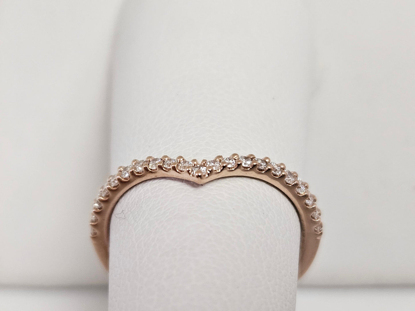 V Shape Annv Band 14KRG, 21 Dias .26CTTW 1.9g