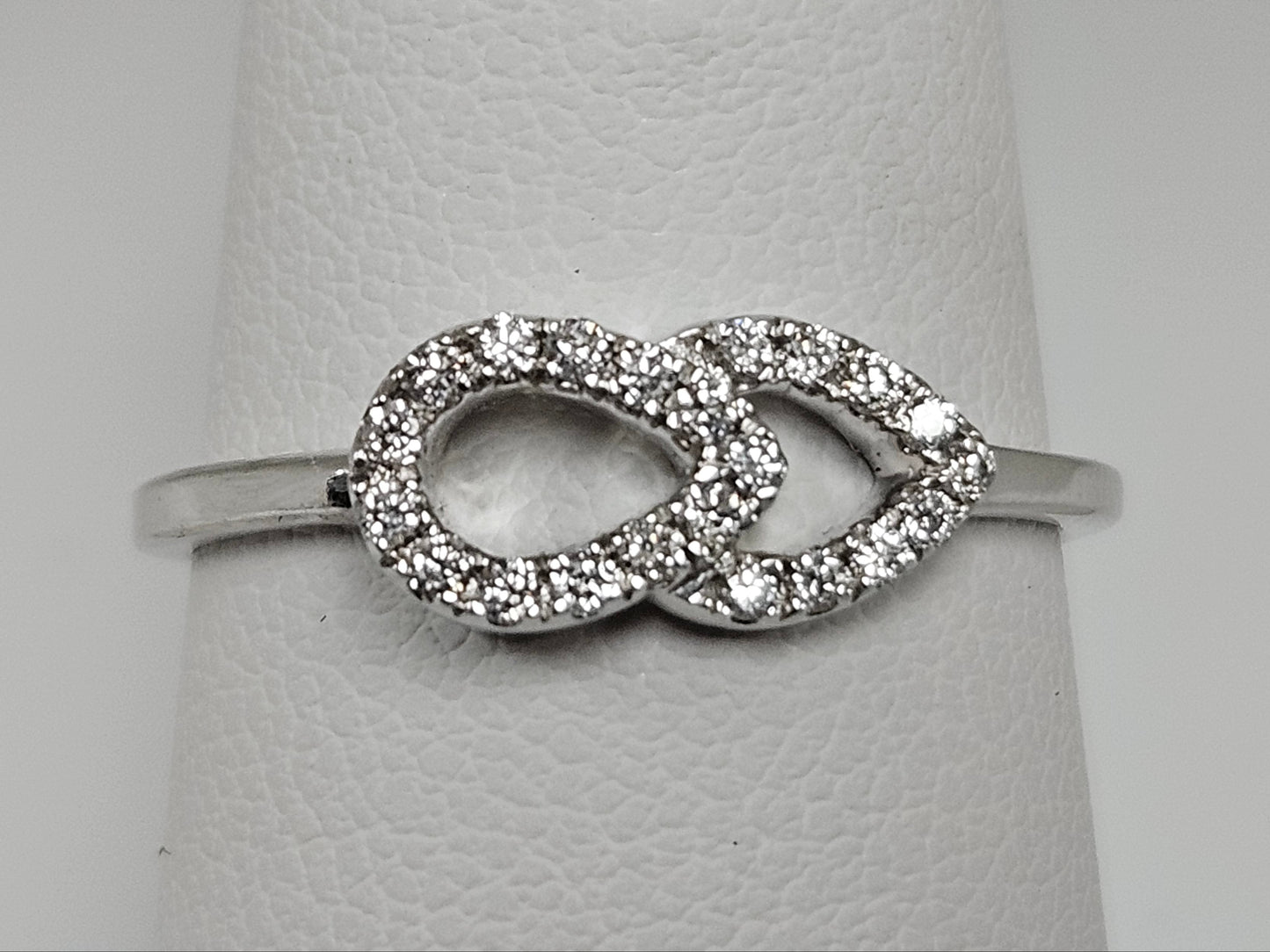 Double Teardrop Dia Ring .15cttw DIA 10kwg 1.8g