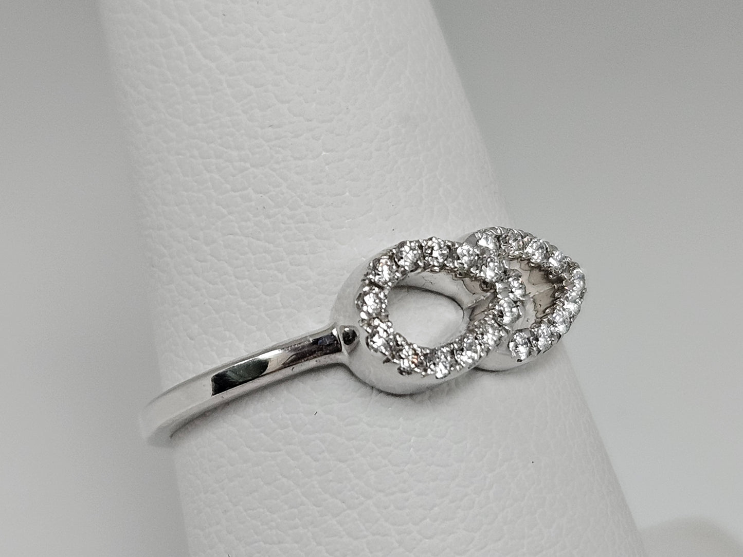 Double Teardrop Dia Ring .15cttw DIA 10kwg 1.8g