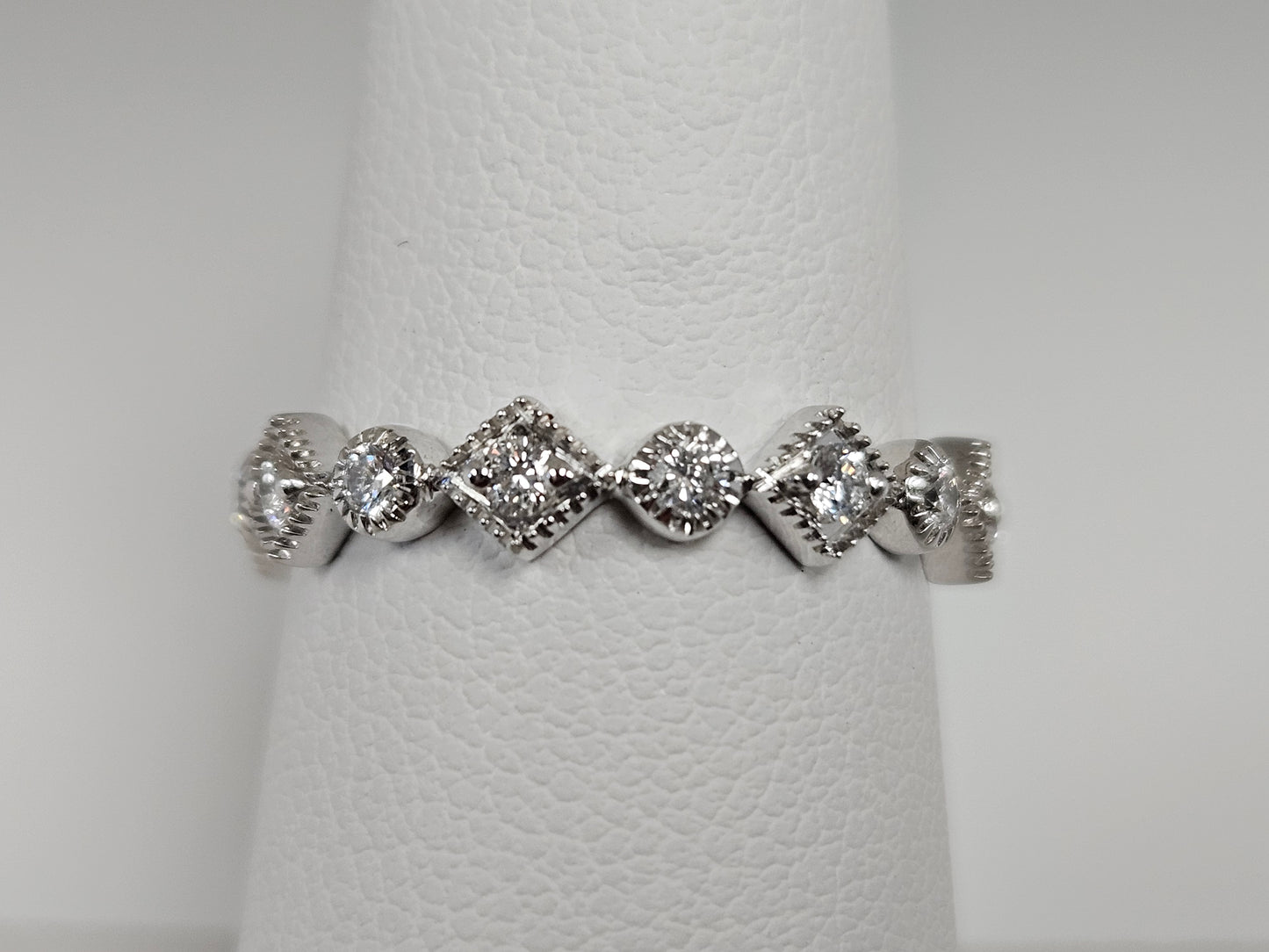11 Diamond Milgrain Annv Band .32CTTW 2.01GM