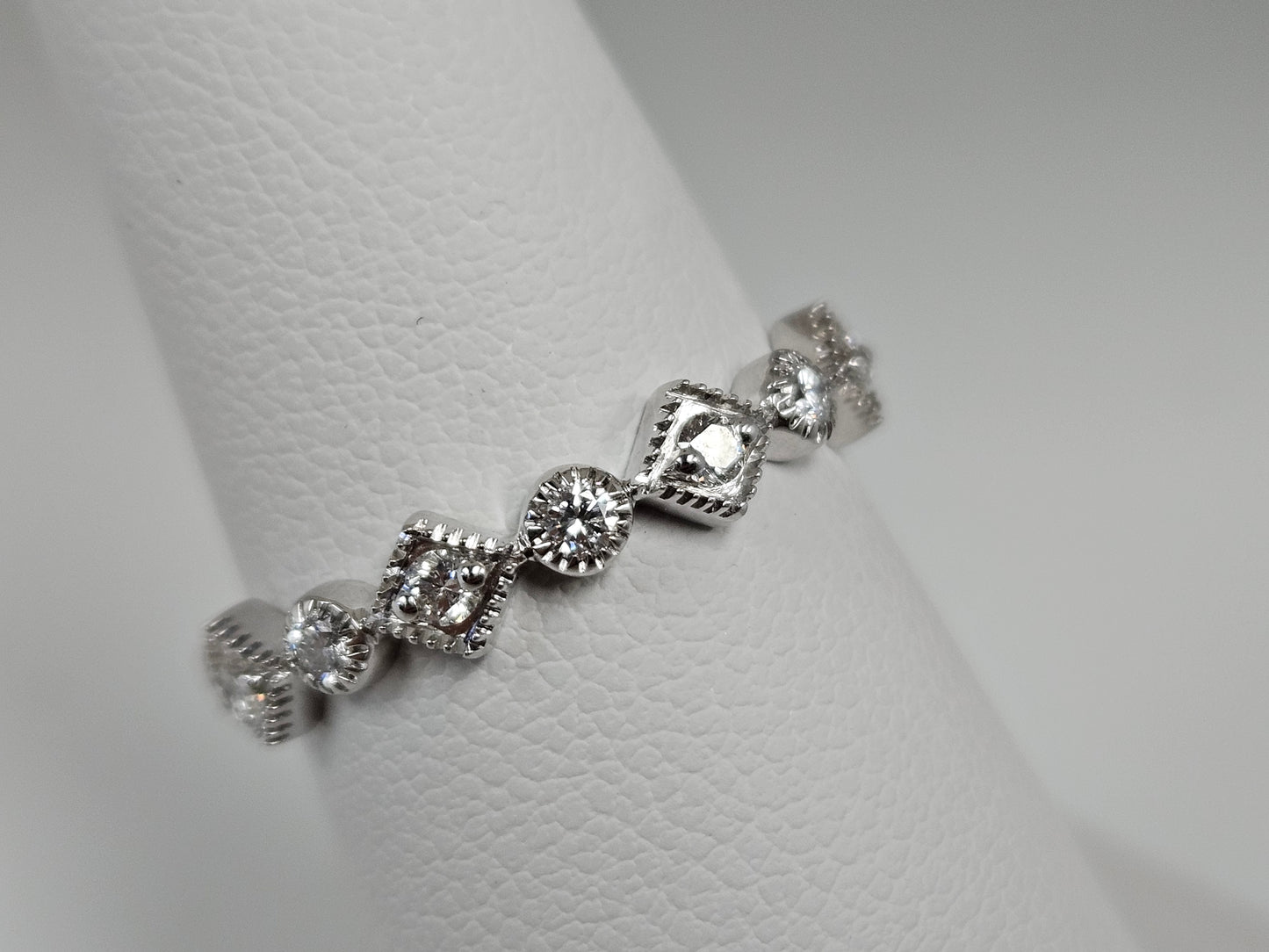 11 Diamond Milgrain Annv Band .32CTTW 2.01GM