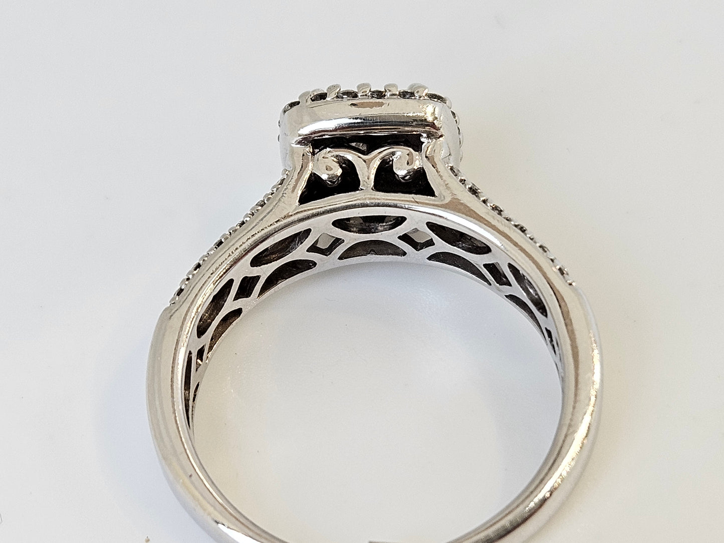 Invisible Set Halo W/ white/black Dia 1cttw 14kwg