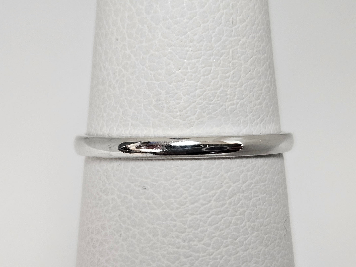Half round wedding band, 1.5mm14kwg .94gr Sz5