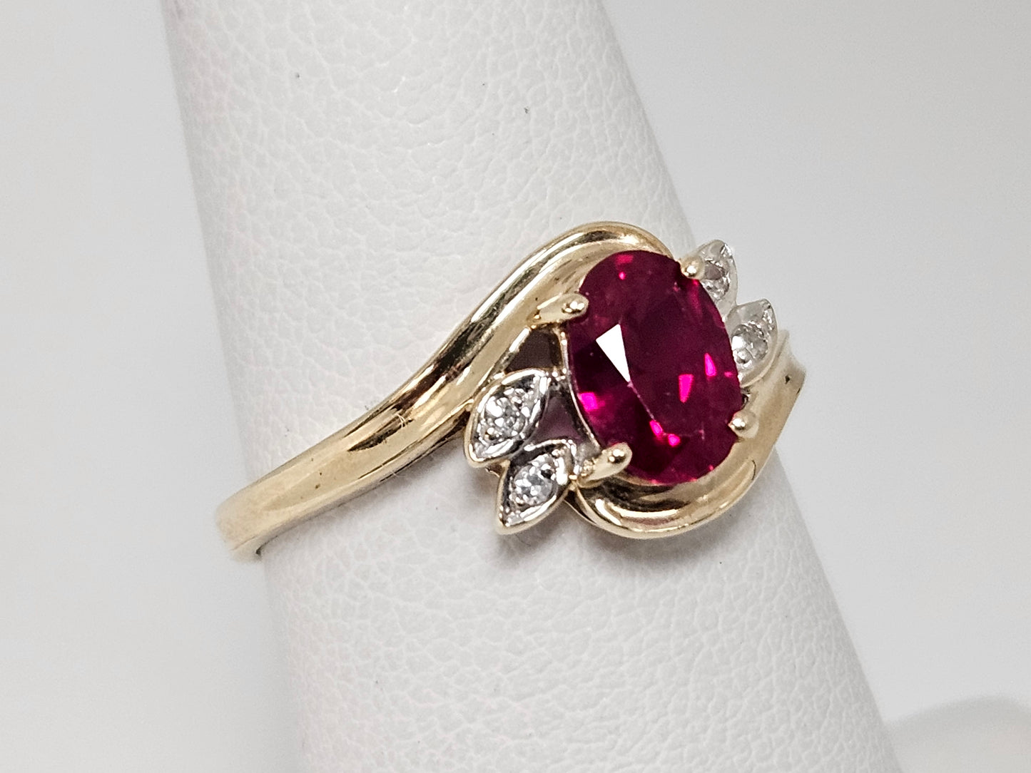1 CT OVAL Lab RUBY 10KYG, Bypass Ring .02cttw