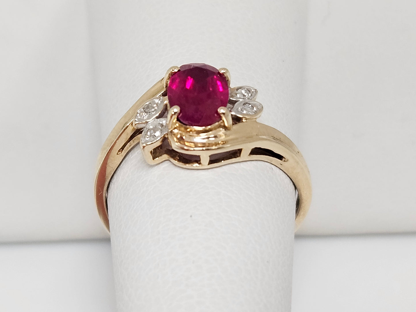 1 CT OVAL Lab RUBY 10KYG, Bypass Ring .02cttw