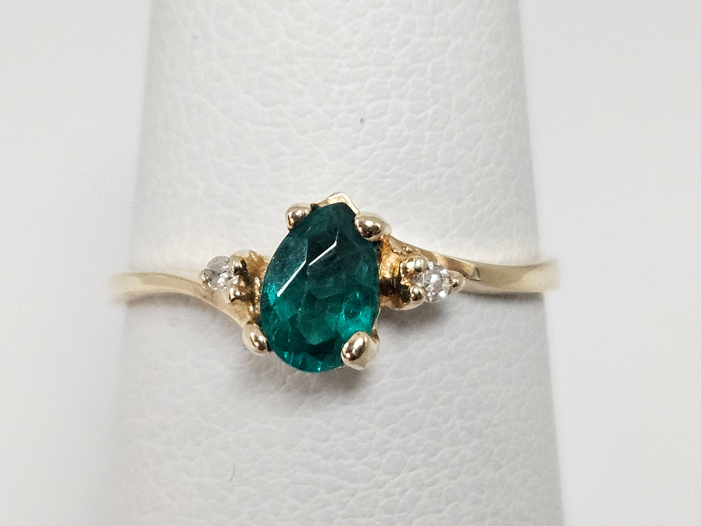 PS Emerald Ring 14kyg .O2ct DIA Sz5