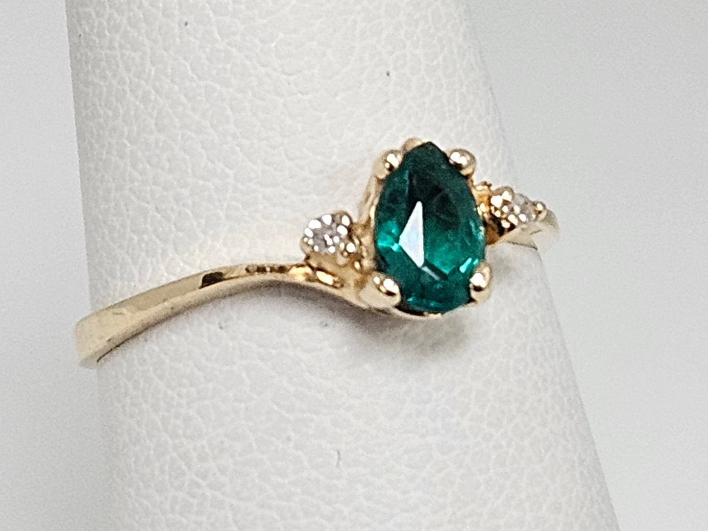 PS Emerald Ring 14kyg .O2ct DIA Sz5