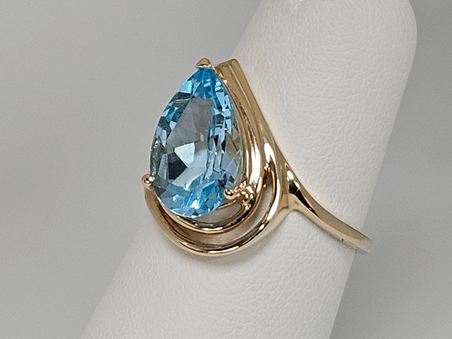 4.00ct PS Blue Topaz Ring 14KYG 5.6g Sz9.5