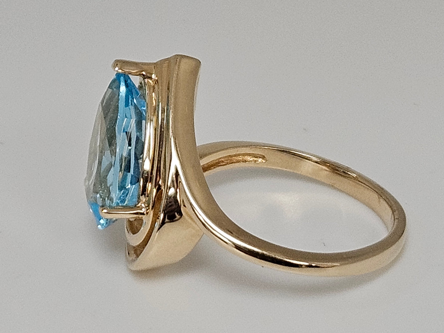 4.00ct PS Blue Topaz Ring 14KYG 5.6g Sz9.5