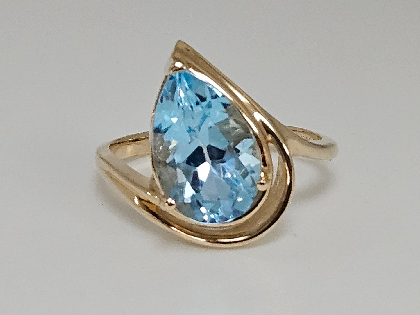 4.00ct PS Blue Topaz Ring 14KYG 5.6g Sz9.5